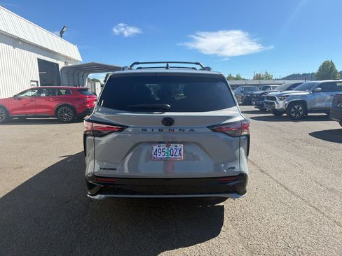Used 2026 Toyota Sienna XSE AWD/4WD image 4