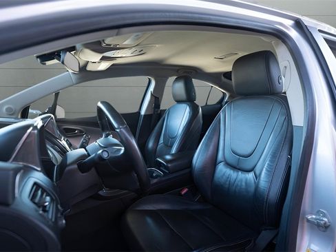 Used 2012 Chevrolet Volt Premium w/ Premium Trim Package image 20