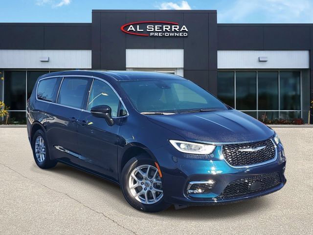 Used 2025 Chrysler Pacifica Select FWD image 1
