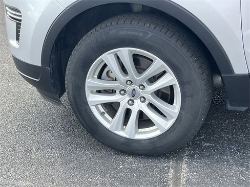 Used 2019 Ford Explorer XLT image 31