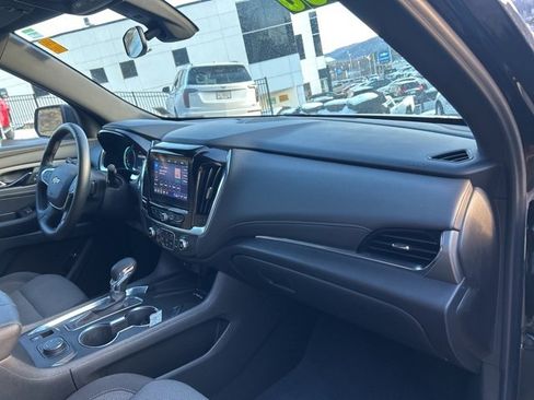 Certified 2023 Chevrolet Traverse LT image 9