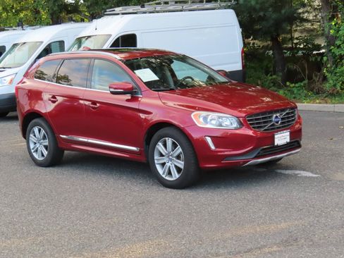 Used 2016 Volvo XC60 T6 w/ Proximity Package FWD image 22
