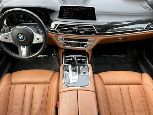 Used 2022 BMW 740i w/ M Sport Package image 27