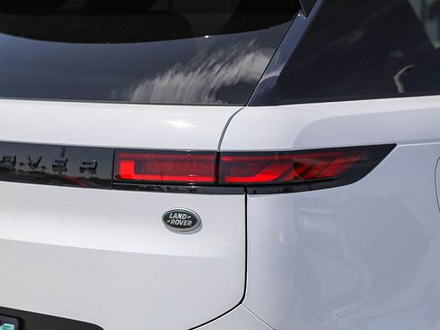 Used 2023 Land Rover Range Rover Sport SE AWD/4WD image 9