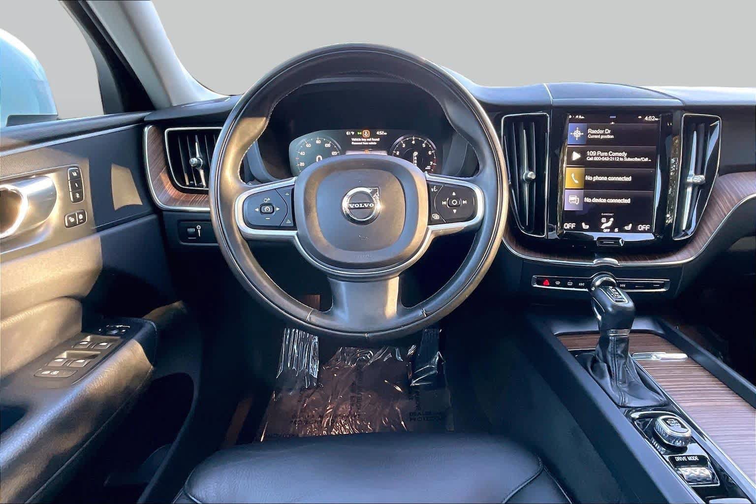 Used 2021 Volvo XC60 T5 Momentum w/ Premium Package AWD/4WD image 5