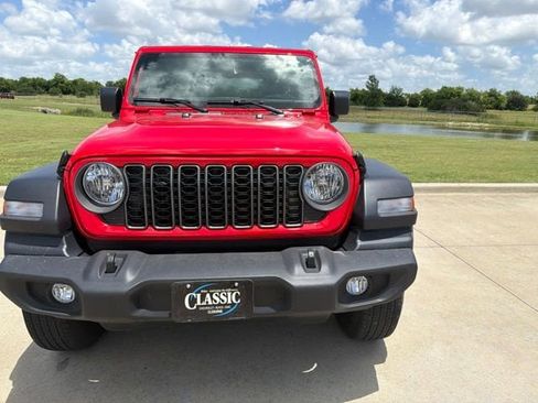 Used 2025 Jeep Wrangler Sport AWD/4WD image 3