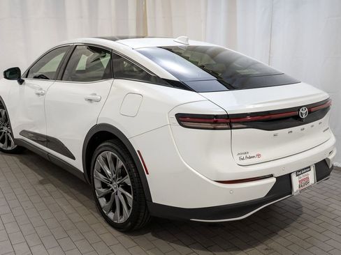 Used 2023 Toyota Crown Limited image 4