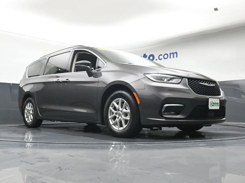 Used 2022 Chrysler Pacifica Touring-L FWD image 23