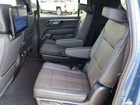 Used 2026 Chevrolet Suburban High Country image 35