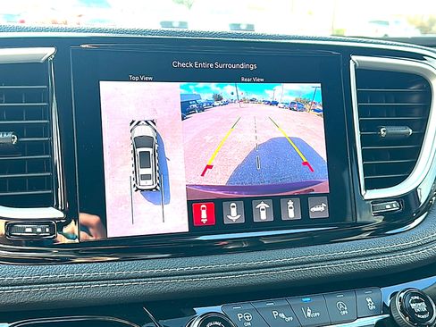 Used 2023 Chrysler Pacifica Touring-L w/ S Appearance Package image 33