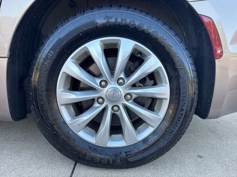 Used 2017 Chrysler Pacifica Touring-L FWD image 24