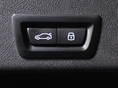 Used 2025 BMW X6 xDrive40i w/ Climate Comfort Package image 52