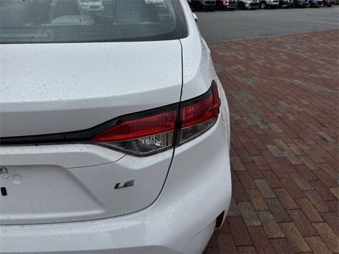 Used 2020 Toyota Corolla LE image 11