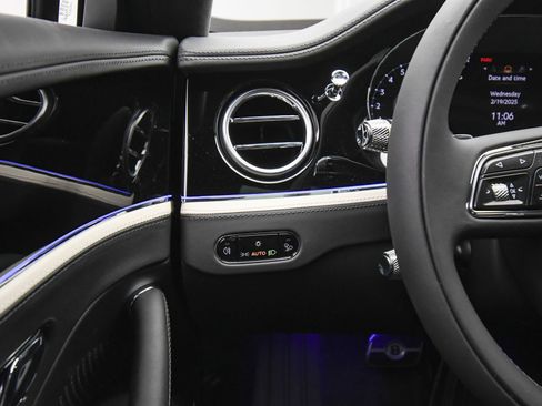 Used 2025 Bentley Flying Spur Plug-In Hybrid AWD/4WD image 33