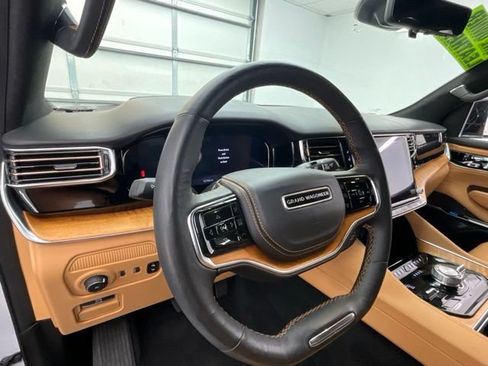 Used 2024 Jeep Grand Wagoneer L Series III AWD/4WD image 17