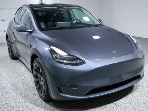 Used 2023 Tesla Model Y Long Range AWD/4WD image 5