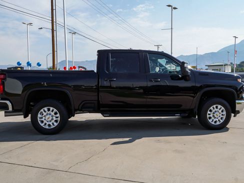 Used 2024 Chevrolet Silverado 2500 LT AWD/4WD image 9