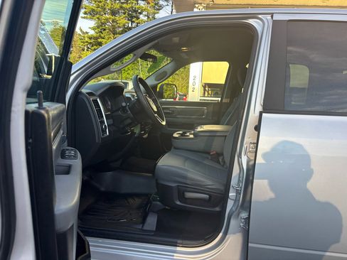 Used 2017 RAM 2500 SLT image 11