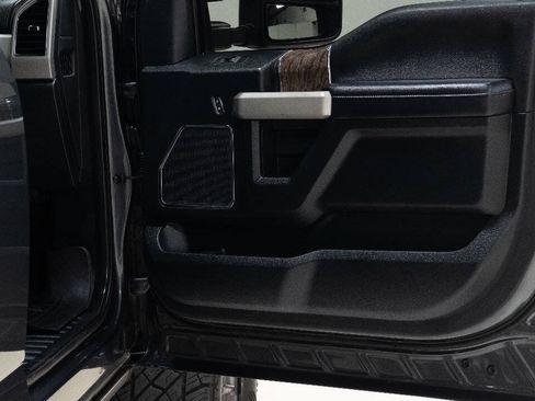 Used 2019 Ford F250 Lariat w/ Lariat Ultimate Package AWD/4WD image 26