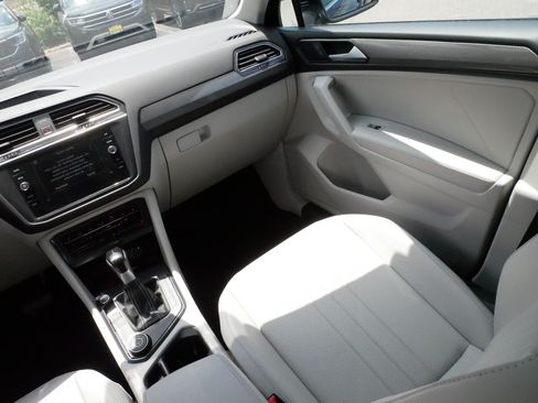 Used 2023 Volkswagen Tiguan SE AWD/4WD image 11