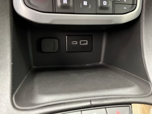 Certified 2023 GMC Acadia SLE w/ Driver Convenience Package image 25