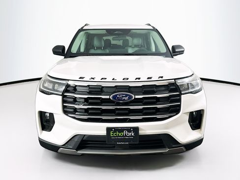 Used 2025 Ford Explorer Active w/ Active Comfort Package RWD image 2
