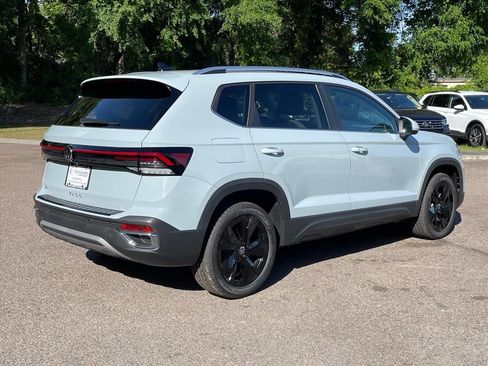 New 2026 Volkswagen Taos SE FWD image 20