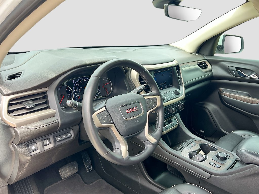 Used 2022 GMC Acadia Denali w/ Denali Ultimate Package FWD image 9
