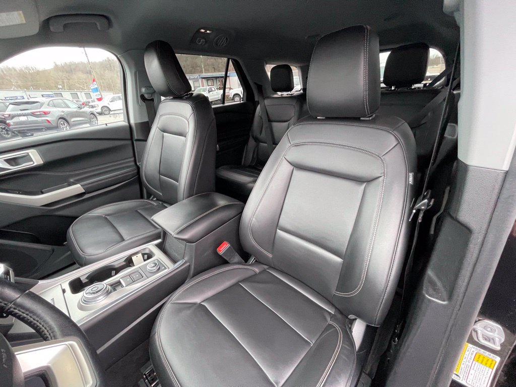 Used 2022 Ford Explorer XLT w/ Equipment Group 202A AWD/4WD image 17
