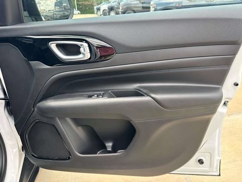 New 2026 Jeep Compass Latitude AWD/4WD image 16