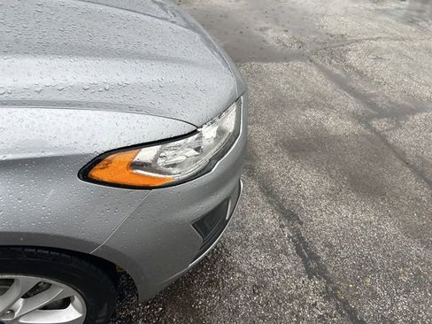 Used 2020 Ford Fusion SE image 12