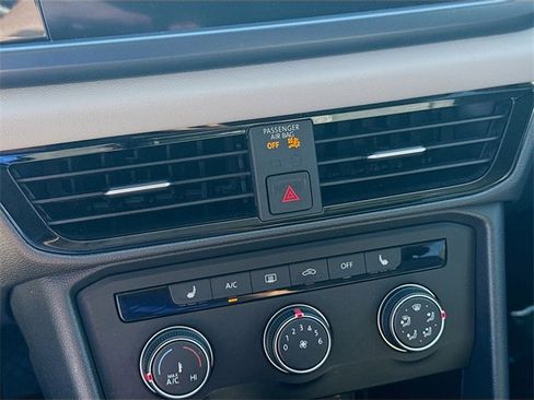 Used 2022 Volkswagen Taos SE image 14