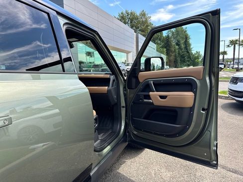 Certified 2025 Land Rover Defender 110 X-Dynamic SE AWD/4WD image 19