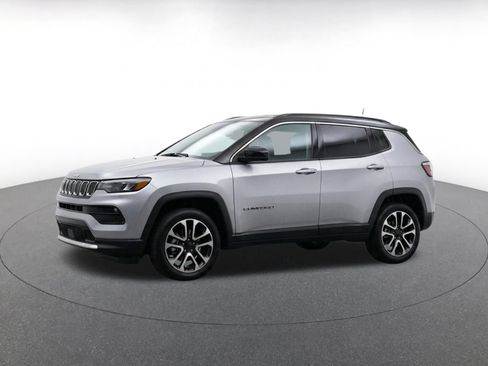 Used 2025 Jeep Compass Limited AWD/4WD image 3