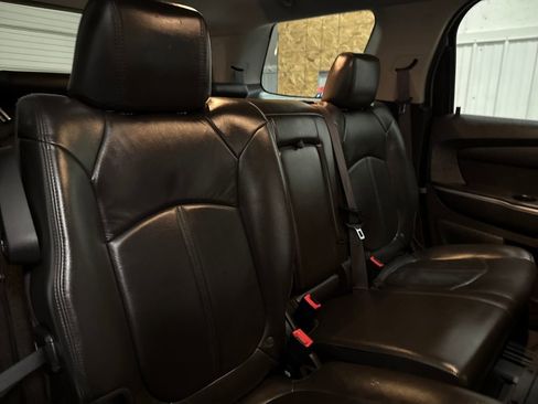 Used 2010 GMC Acadia SLT image 30