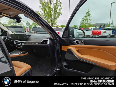 Used 2023 BMW X7 xDrive40i w/ Premium Package AWD/4WD image 10