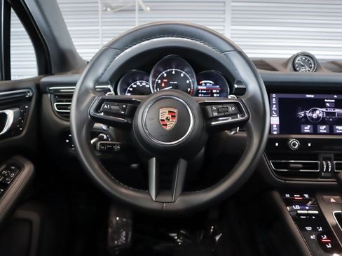 Certified 2023 Porsche Macan image 13