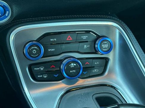 Used 2021 Dodge Challenger SXT image 24