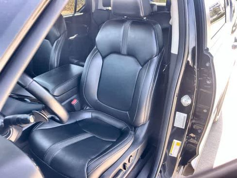 Used 2025 Honda Pilot EX-L image 11