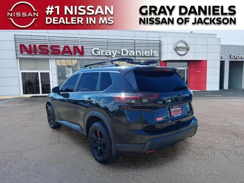 Certified 2025 Nissan Rogue SV AWD/4WD image 6