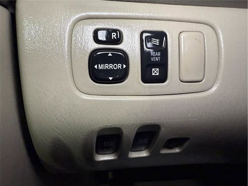 Used 2008 Toyota Sienna XLE image 35