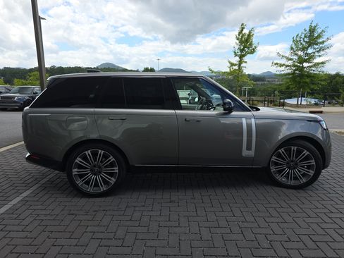 Certified 2023 Land Rover Range Rover Autobiography AWD/4WD image 4