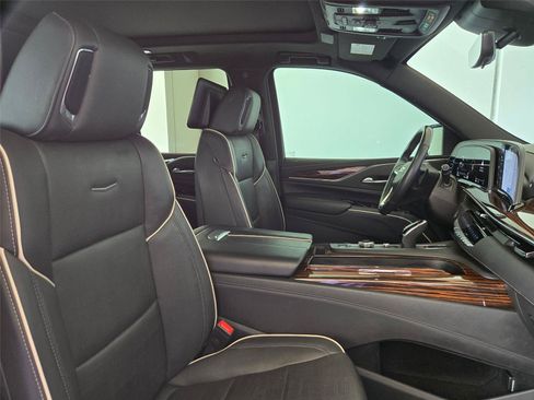 Used 2021 Cadillac Escalade Premium Luxury AWD/4WD image 29