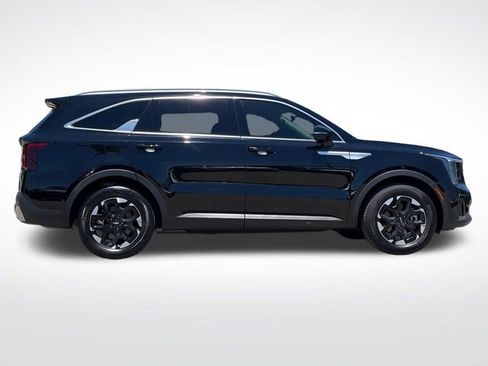Certified 2025 Kia Sorento S FWD image 17
