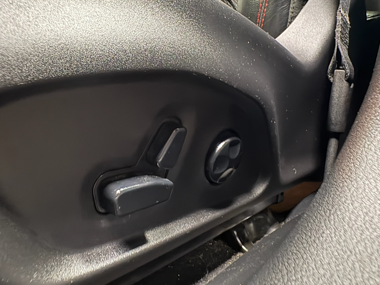 Used 2018 Jeep Compass Trailhawk w/ Leather Interior Group AWD/4WD image 13