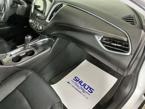 Used 2017 Chevrolet Malibu LT w/ Leather Package FWD image 21