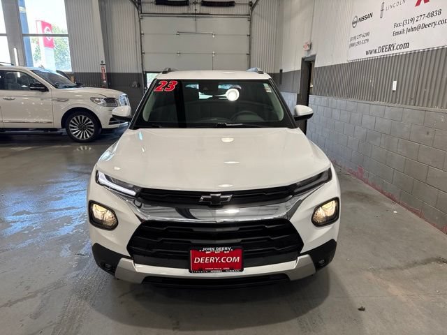 Used 2023 Chevrolet TrailBlazer LT w/ Convenience Package AWD/4WD image 2