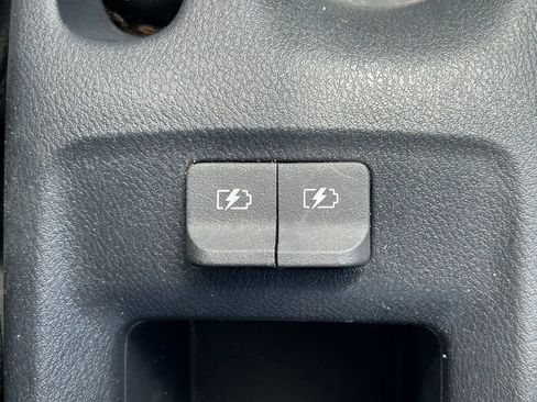 Used 2020 Nissan Versa SV FWD image 24