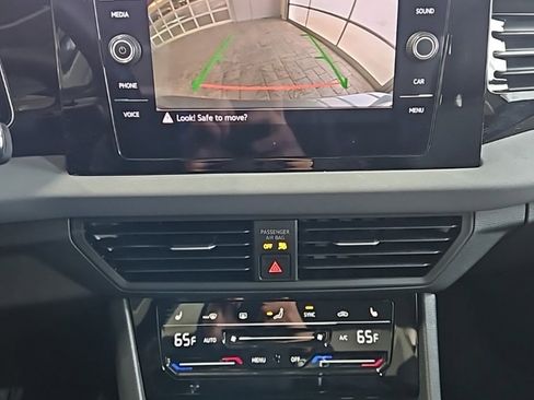 Used 2025 Volkswagen Jetta SE image 31