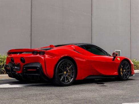 Used 2022 Ferrari SF90 Spider image 18
